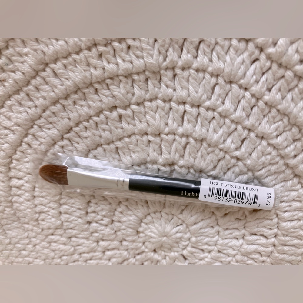 37183 Bare Escentuals Lite Stroke Brush new